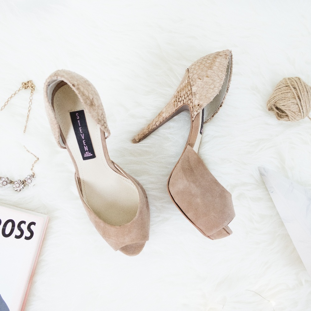 STEVE MADDEN - Tan and Gold Pumps